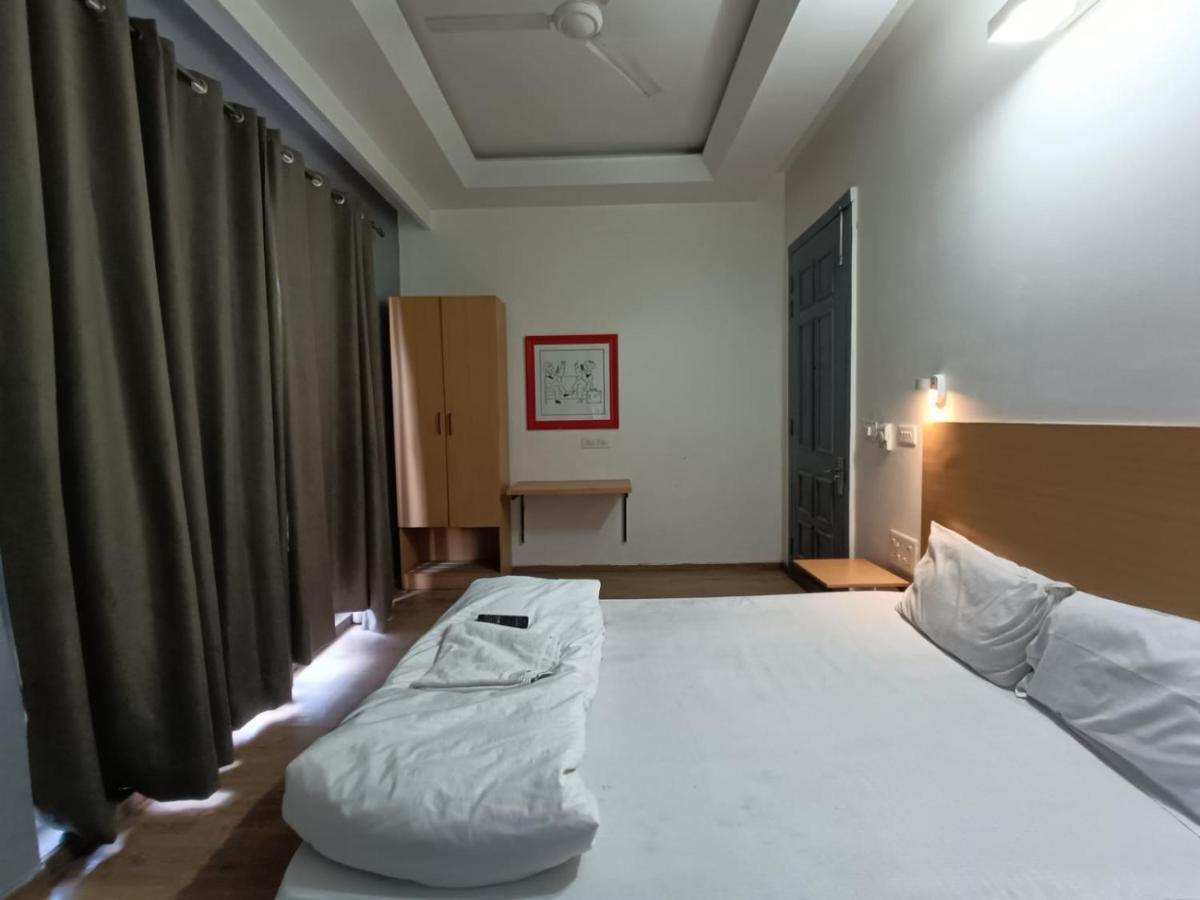 Hotel OYO Townhouse 607 Paschim Vihar Delhi  Exterior foto
