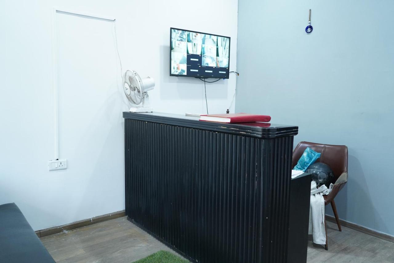 Hotel OYO Townhouse 607 Paschim Vihar Delhi  Exterior foto