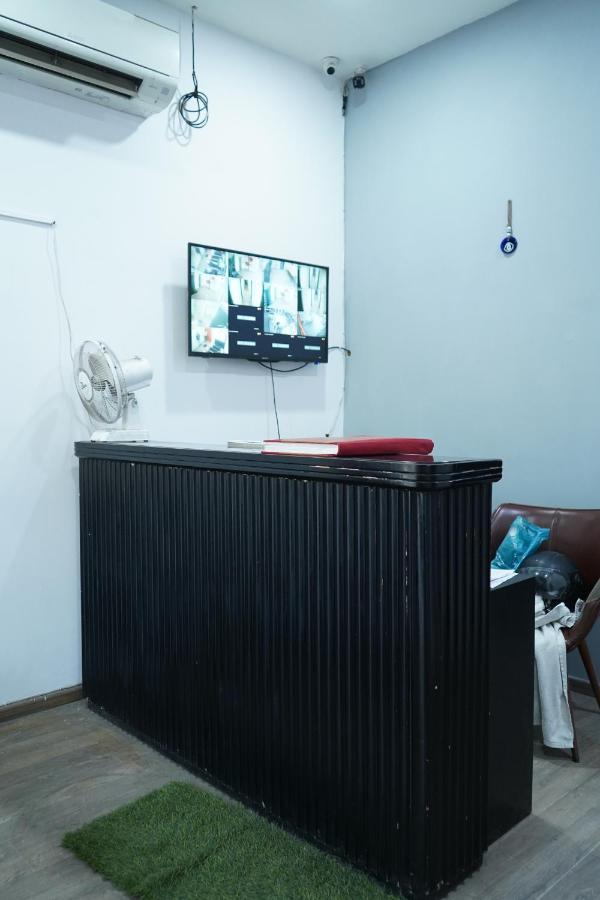 Hotel OYO Townhouse 607 Paschim Vihar Delhi  Exterior foto